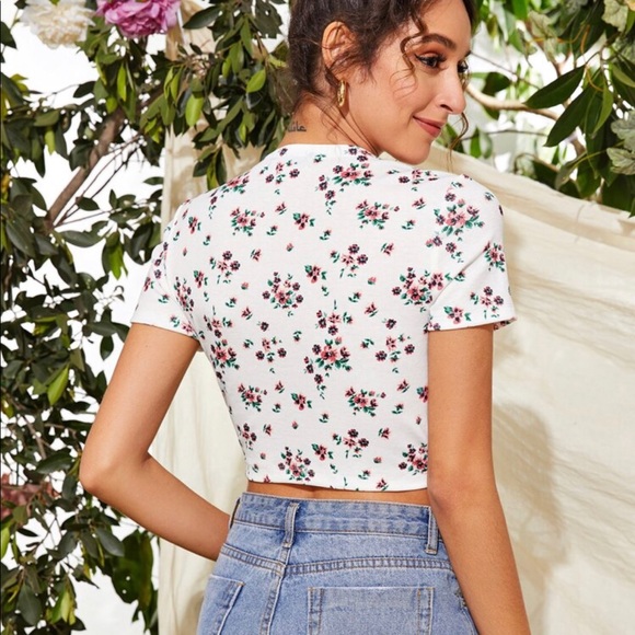 Floral Crop Top - Picture 5 of 9